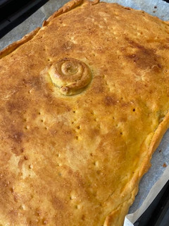 Una foto de Empanada de solomillo de cerdo, bacon y chorizo