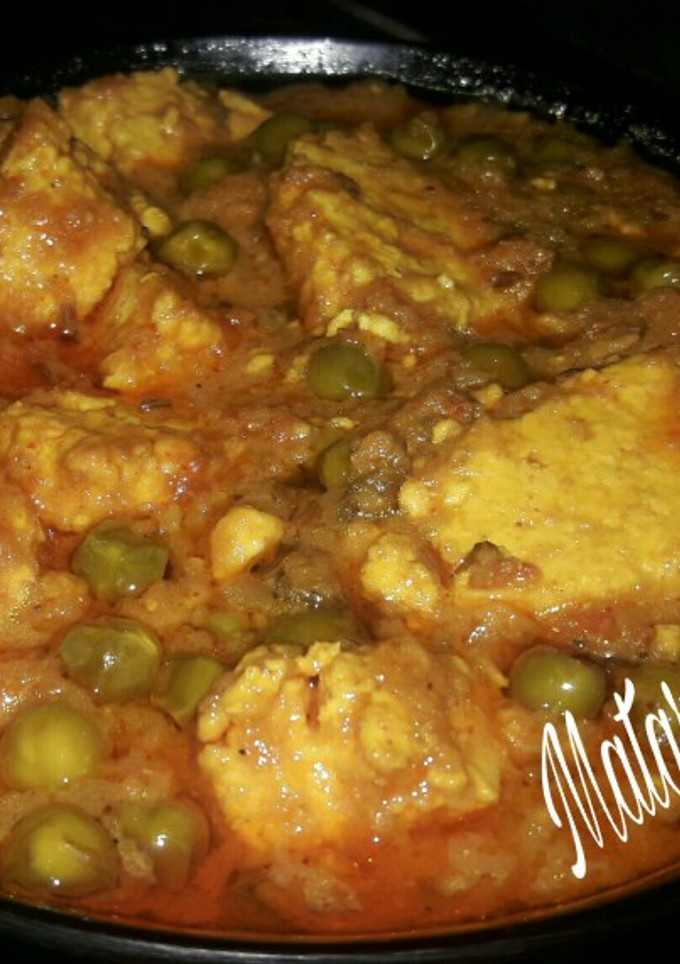 A picture of Matar paneer.