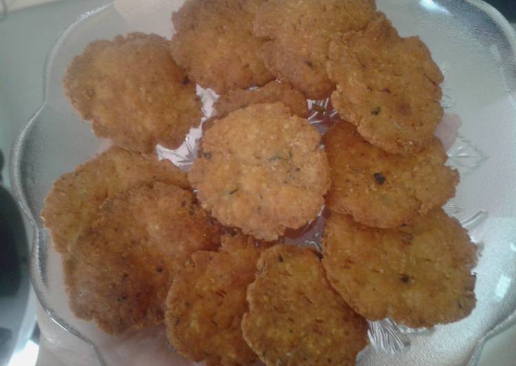 Recipe of Summer Whole Wheat Masala Mathri
