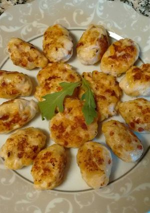 Una foto de Mini hamburguesas o bocaditos de jamón y pechuga de pollo