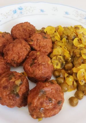 A picture of Meatballs with saffron sauce.