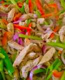 Pollo con pimientos y cebollas!