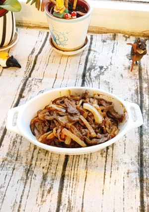 泡菜洋蔥炒牛肉 的食譜成品照片