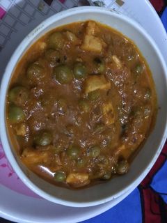 A picture of Matar paneer masala.