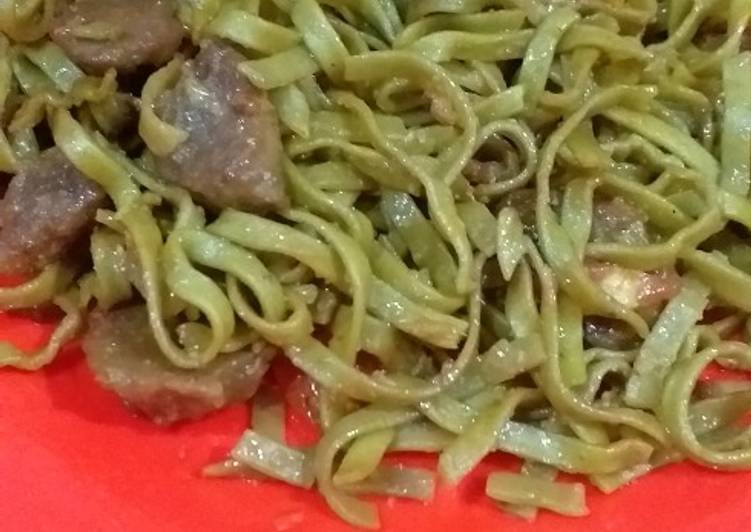 Mie bayam goreng campur bakso