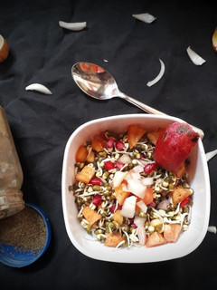 સ્પ્રાઉટ મગ સલાડ (Sprout Mag Salad Recipe In Gujarati) રેસીપી મુખ્ય ફોટો