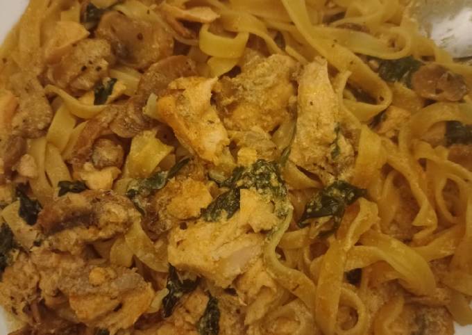 Tagliatelles with salmon