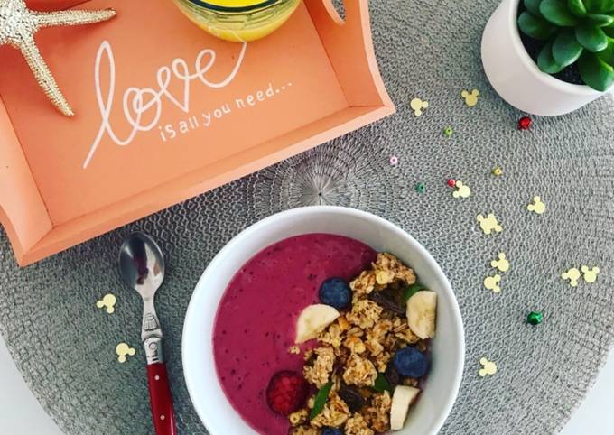 Smoothie Bowl ai frutti di bosco