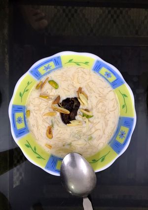 A picture of Sheer khurma.