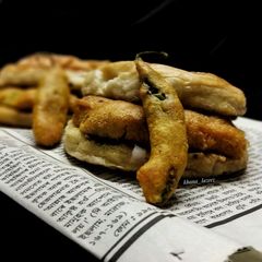 A picture of Vada pav.