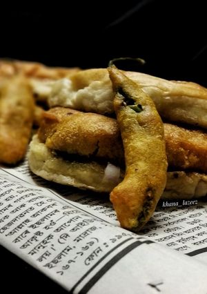 A picture of Vada pav.