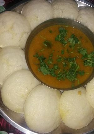 A picture of Rawa idli.