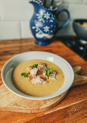 A picture of Vegetable cream soup.