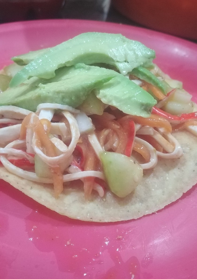 Una foto de Tostadas de salpicón de surimi