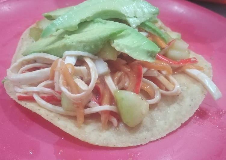 Tostadas de salpicón de surimi