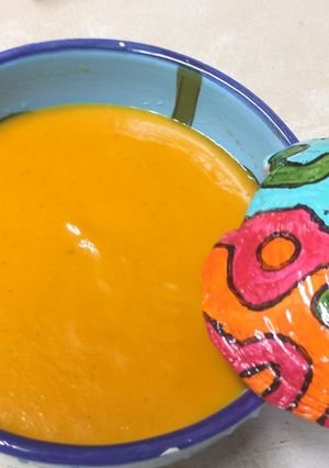 Una foto de Crema fría de zanahoria en olla rápida