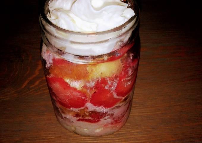 Strawberry Short Cake in Jar