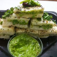 A picture of Sandwich Dhokla.