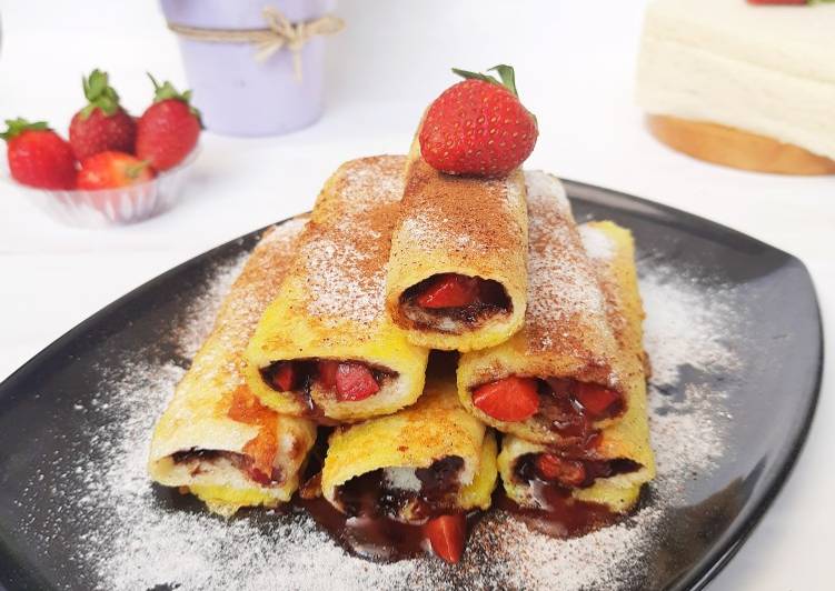 Strawberry French Toast Roll
