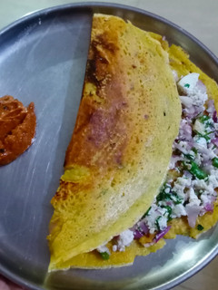 पनीर स्टफ्ड बेसन चीला(paneer stuffed besan chila recipe in Hindi) रेसिपी मुख्य फोटो
