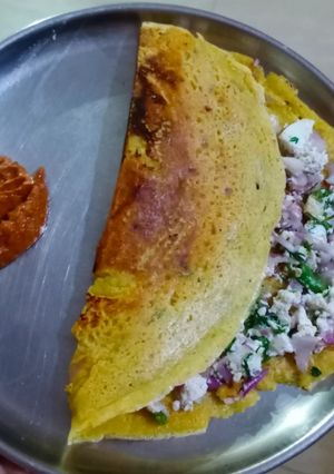 पनीर स्टफ्ड बेसन चीला(paneer stuffed besan chila recipe in Hindi) रेसिपी मुख्य फोटो