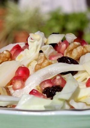 Una foto de Ensalada de repollo o col y granada