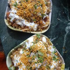 A picture of Samosa chat.