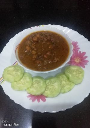 A picture of Kala Chana Curry.