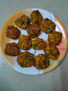 கீரை வடை (Keerai vadai recipe in tamil) செய்முறை முக்கிய புகைப்படம்