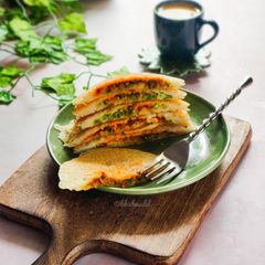 A picture of Stuffed rava pan cake.