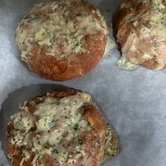 A picture of Garlic Cream Cheese Buns.
