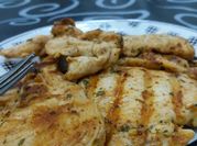 Una foto de pechuga grill