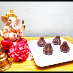 A picture of No Bake No Cook Chocolava Modak.