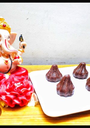 A picture of No Bake No Cook Chocolava Modak.