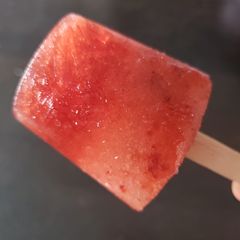 A picture of Coke popsicles🍧.