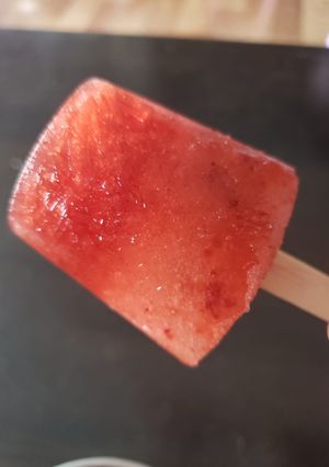 A picture of Coke popsicles🍧.