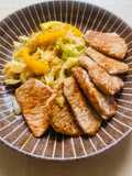 Garlicky cabbage with capsicum and juicy ginger pork loin