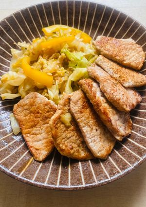 A picture of Garlicky cabbage with capsicum and juicy ginger pork loin.