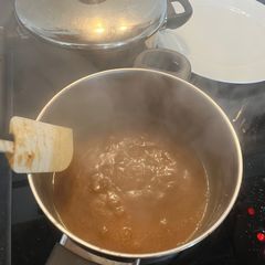 A picture of 2-Ingredient Date Syrup.