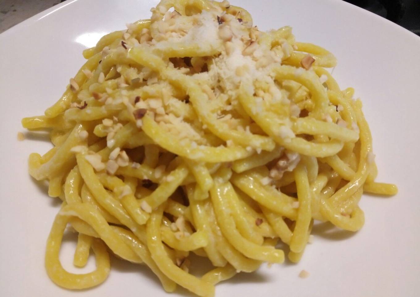 Lemon, walnut and Parmesan spaghetti