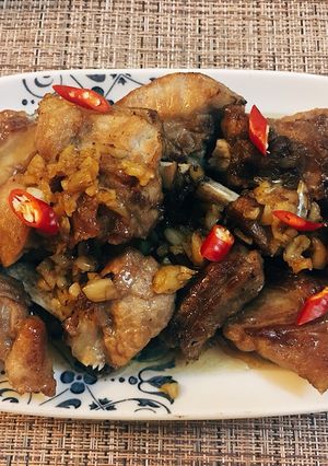 Hình của món Sườn chiên mắm tỏi.