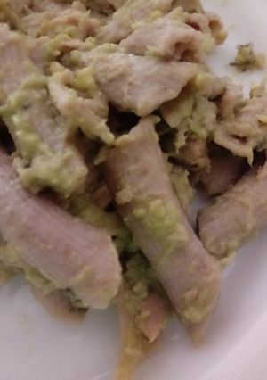 Foto principal de Macarrones con salsa de aguacate