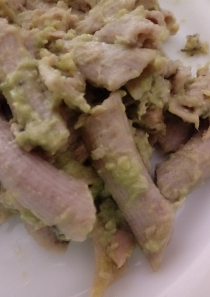 Una foto de Macarrones con salsa de aguacate