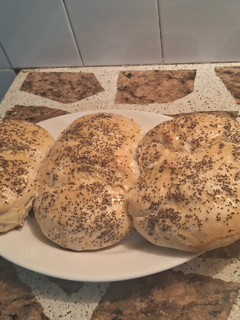 Una foto de Panes caseros con semillas de sésamo🍞