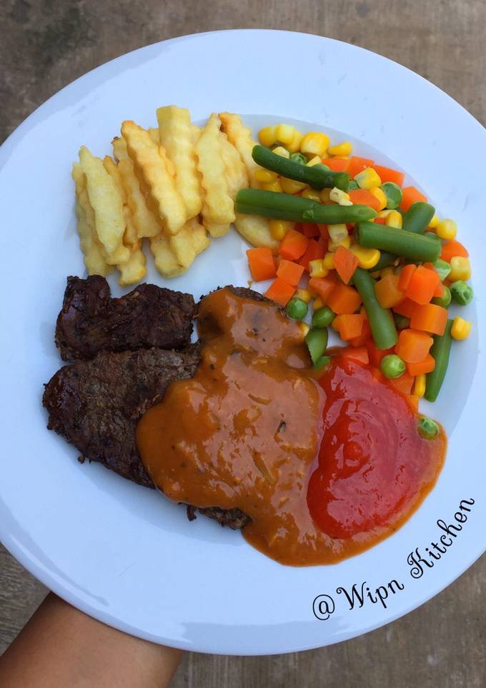 Resep Steak Saus Lada Hitam oleh Nila Suteja - Cookpad