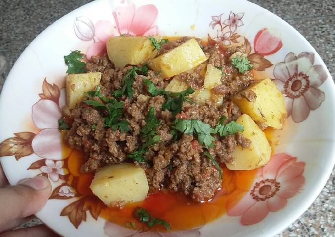 Recipe of Favorite Qeema Aloo