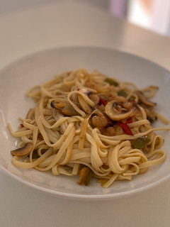 Una foto de Tallarines frutti di mare y setas