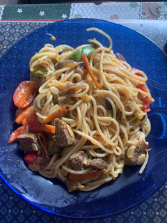 Una foto de Fideos con verduras al wok con salsa de soja