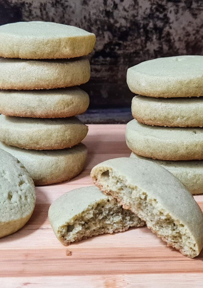 Una foto de Galletas fáciles de mantequilla de matcha 🍵 Galletitas japonesas de té matcha 🇯🇵