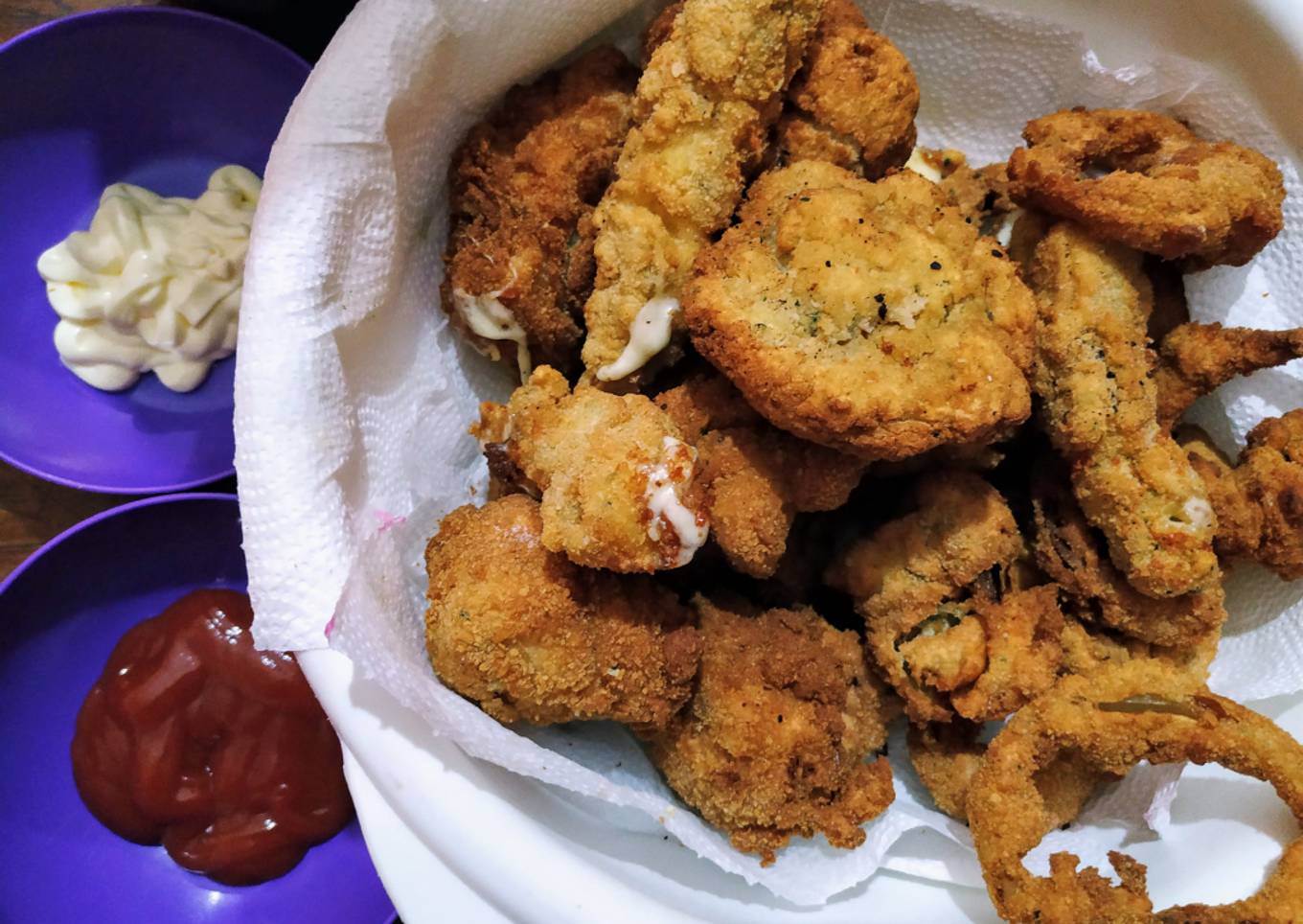 Pollo frito, bastones de mozza y aros de cebolla🤤